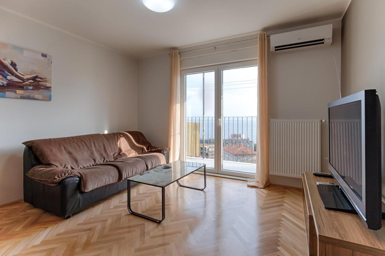 Apartment Two Bedroom Paris *